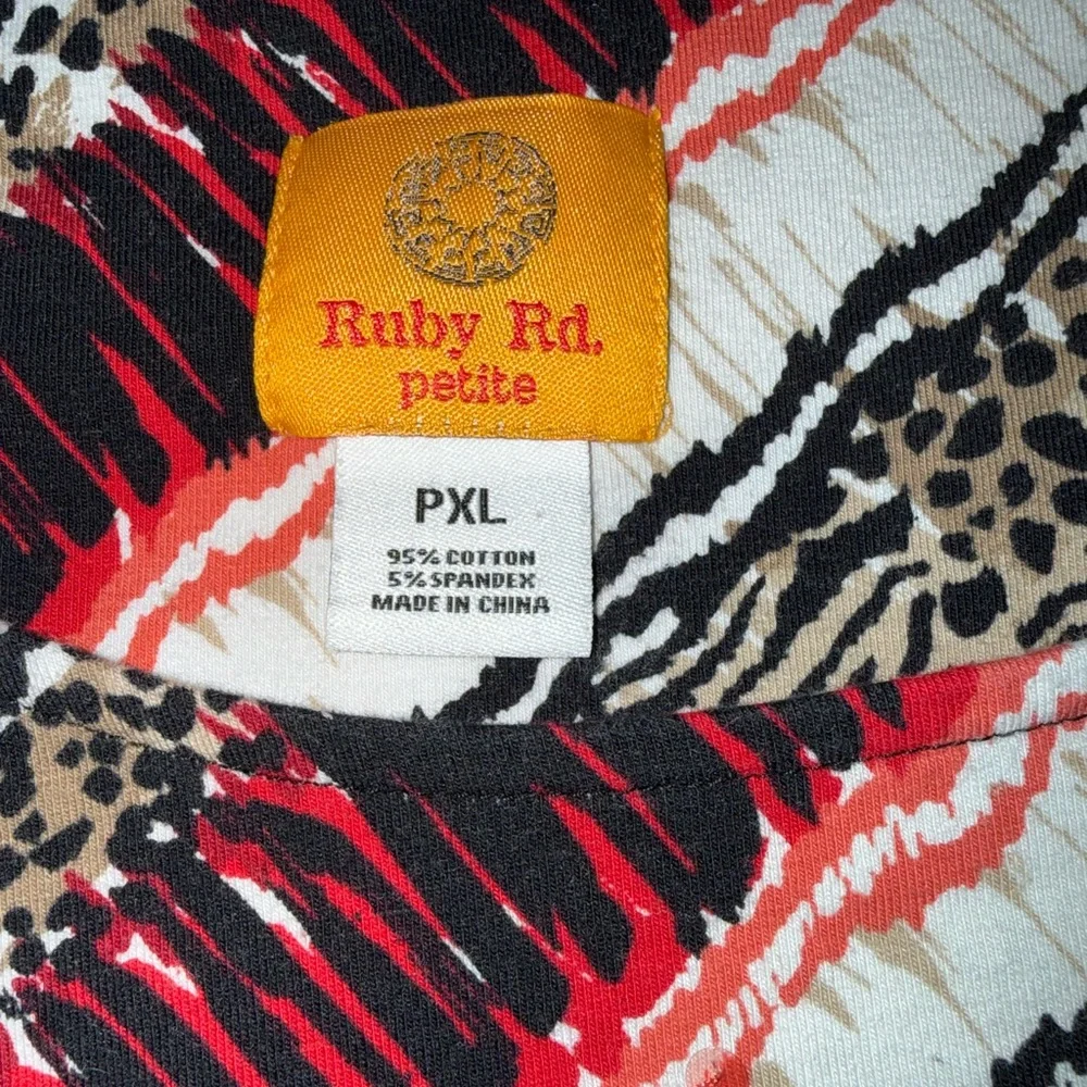 Ruby Red Patterned Quarter Sleeve - Picture 2 of 2